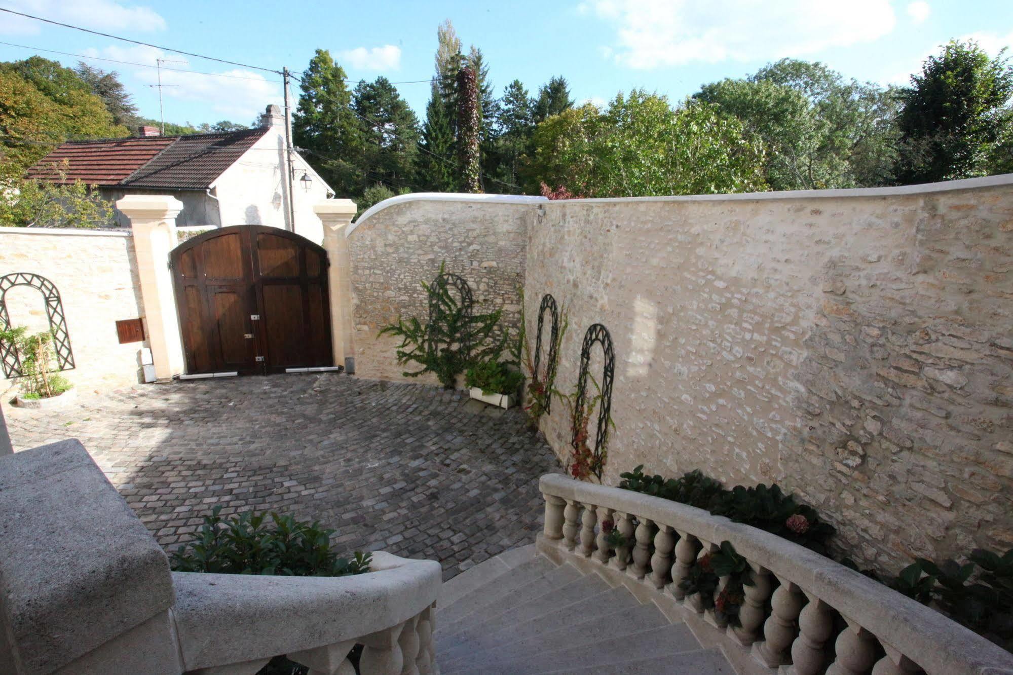 مبيت وإفطار Chamant Saint Graal المظهر الخارجي الصورة